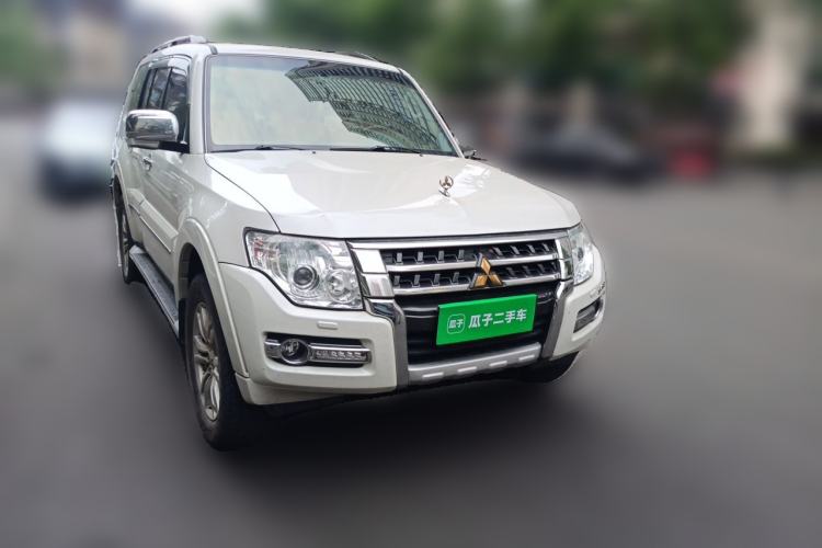 Used Mitsubishi Pajero 2018 V97 3.8L 5-Door GLS Sunroof – Middle East Front Right 45 Deg