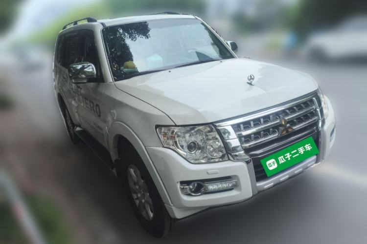 Used Mitsubishi Pajero  Front Right 45 Deg