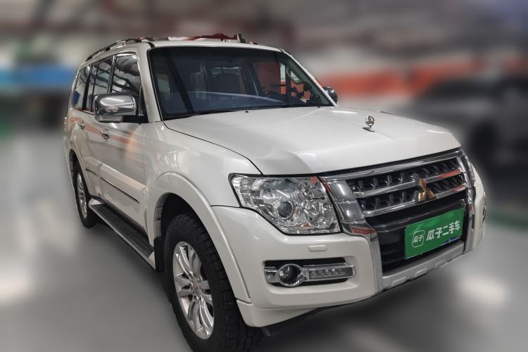 Used Mitsubishi Pajero 2018 V97 3.8L 5-Door GLS Sunroof – Middle East Front Right 45 Deg