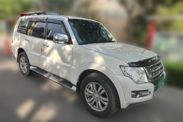 Used Mitsubishi Pajero  Front Right 45 Deg