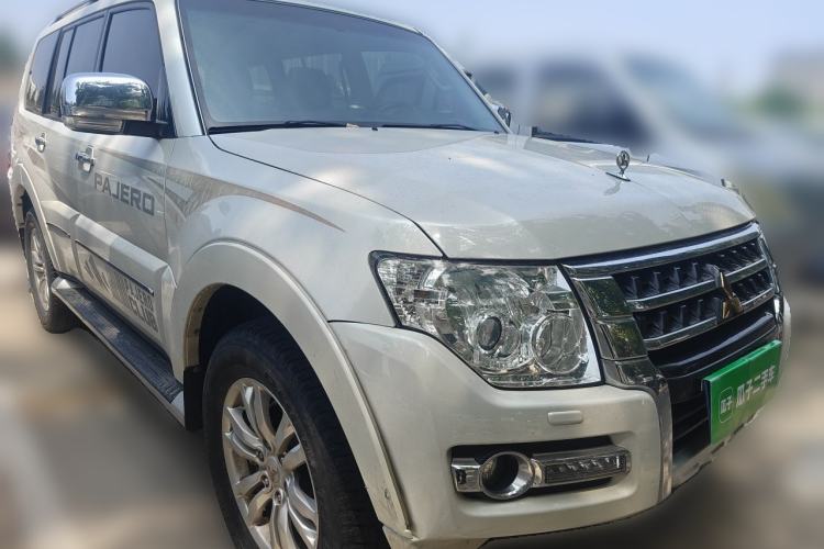 Used Mitsubishi Pajero 2018 V97 3.8L 5-Door GLS Sunroof – Middle East Front Right 45 Deg