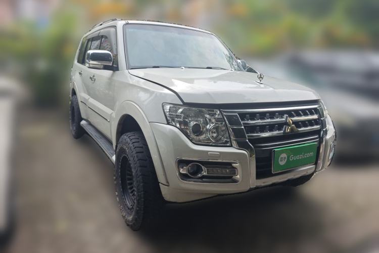 Used Mitsubishi Pajero 2018 V97 3.8L 5-Door GLS Sunroof Single-Difference Model – Middle East Front Right 45 Deg