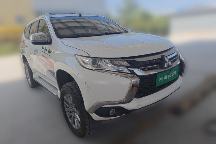 Used Mitsubishi Pajero  Front Right 45 Deg