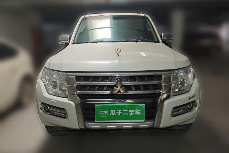 Used Mitsubishi Pajero  Front