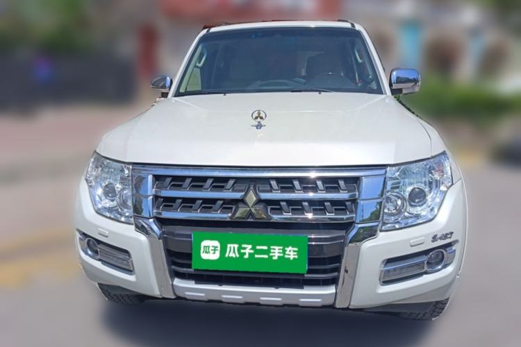 Used Mitsubishi Pajero 2018 V97 3.8L 5-Door GLS Sunroof Dual Differential – Middle East Front