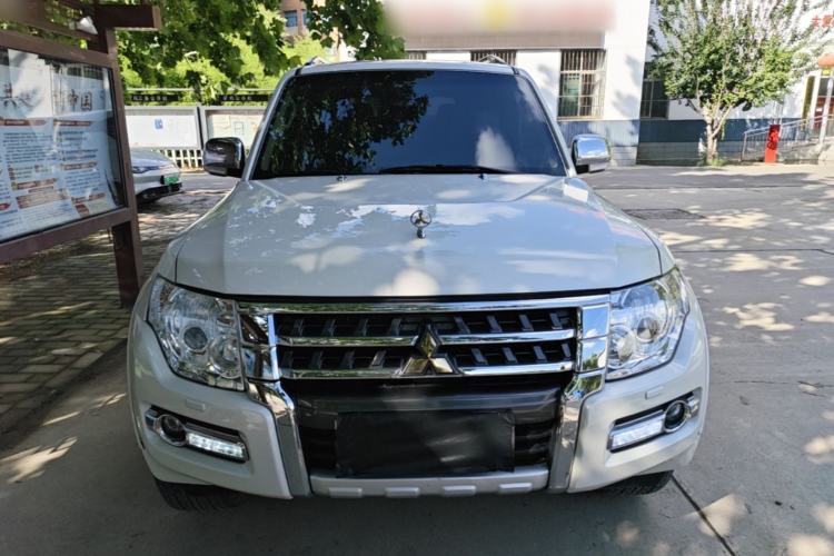 Used Mitsubishi Pajero 2018 V97 3.8L 5-Door GLS Sunroof – Middle East Front