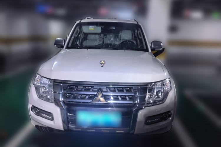 Used Mitsubishi Pajero  Front