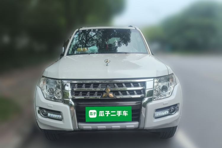 Used Mitsubishi Pajero  Front