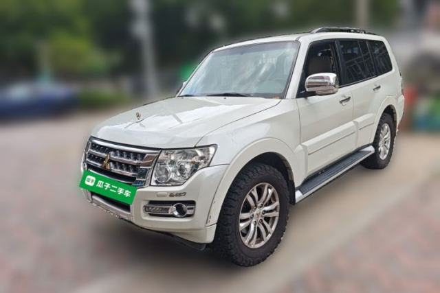 Used Mitsubishi Pajero 2018 Mitsubishi Pajero, 7 seats, automatic transmission, sunroof, gasoline-powered