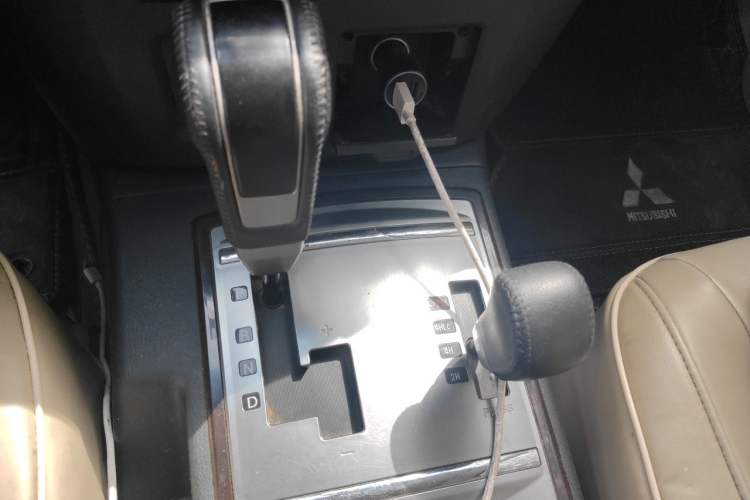 Used Mitsubishi Pajero  Gear Lever