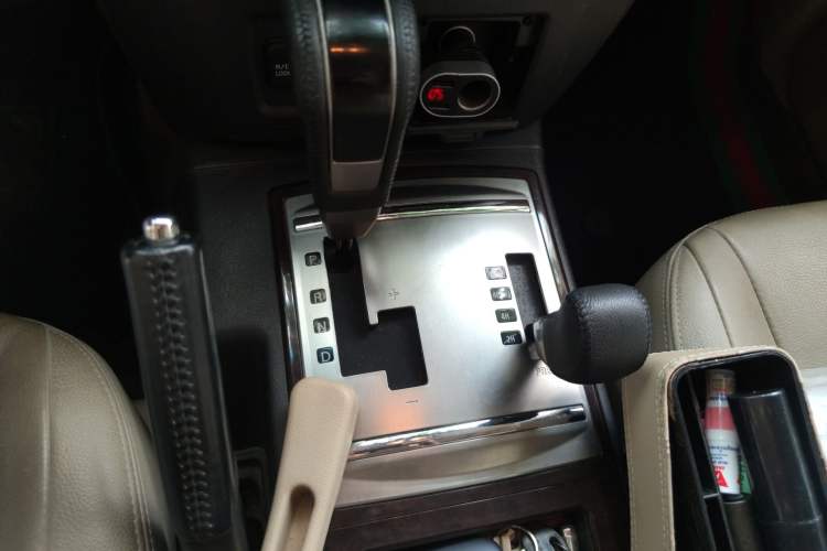 Used Mitsubishi Pajero 2018 V97 3.8L 5-Door GLS Sunroof – Middle East Gear Lever