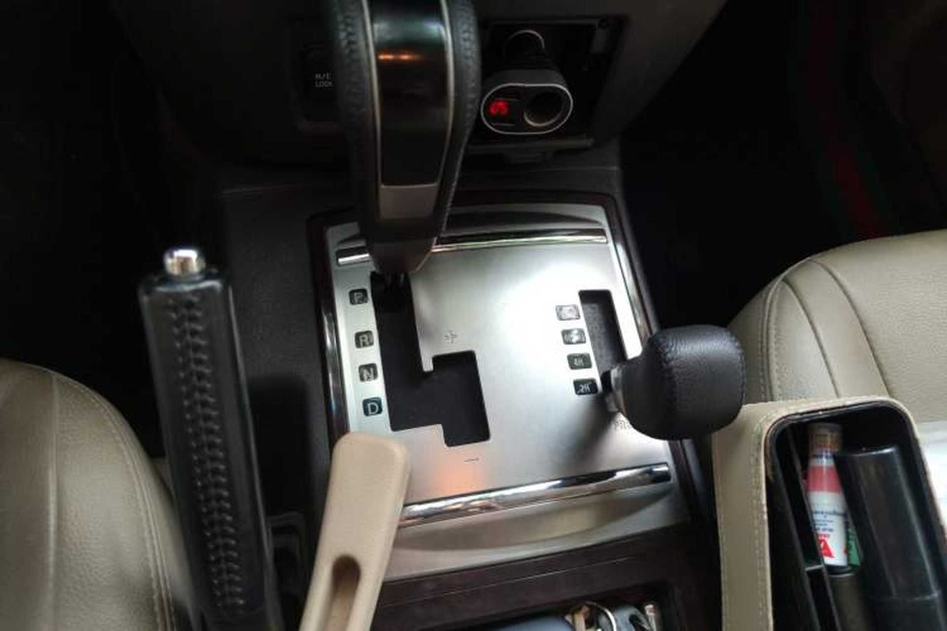 Used Mitsubishi Pajero 2018 V97 3.8L 5-Door GLS Sunroof – Middle East Gear Lever