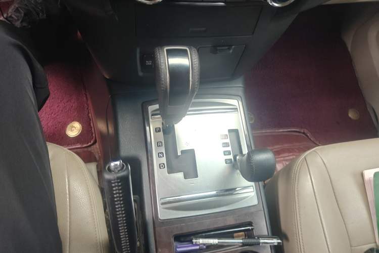 Used Mitsubishi Pajero 2018 V97 3.8L 5-Door GLS Sunroof – Middle East Gear Lever