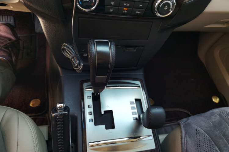 Used Mitsubishi Pajero  Gear Lever