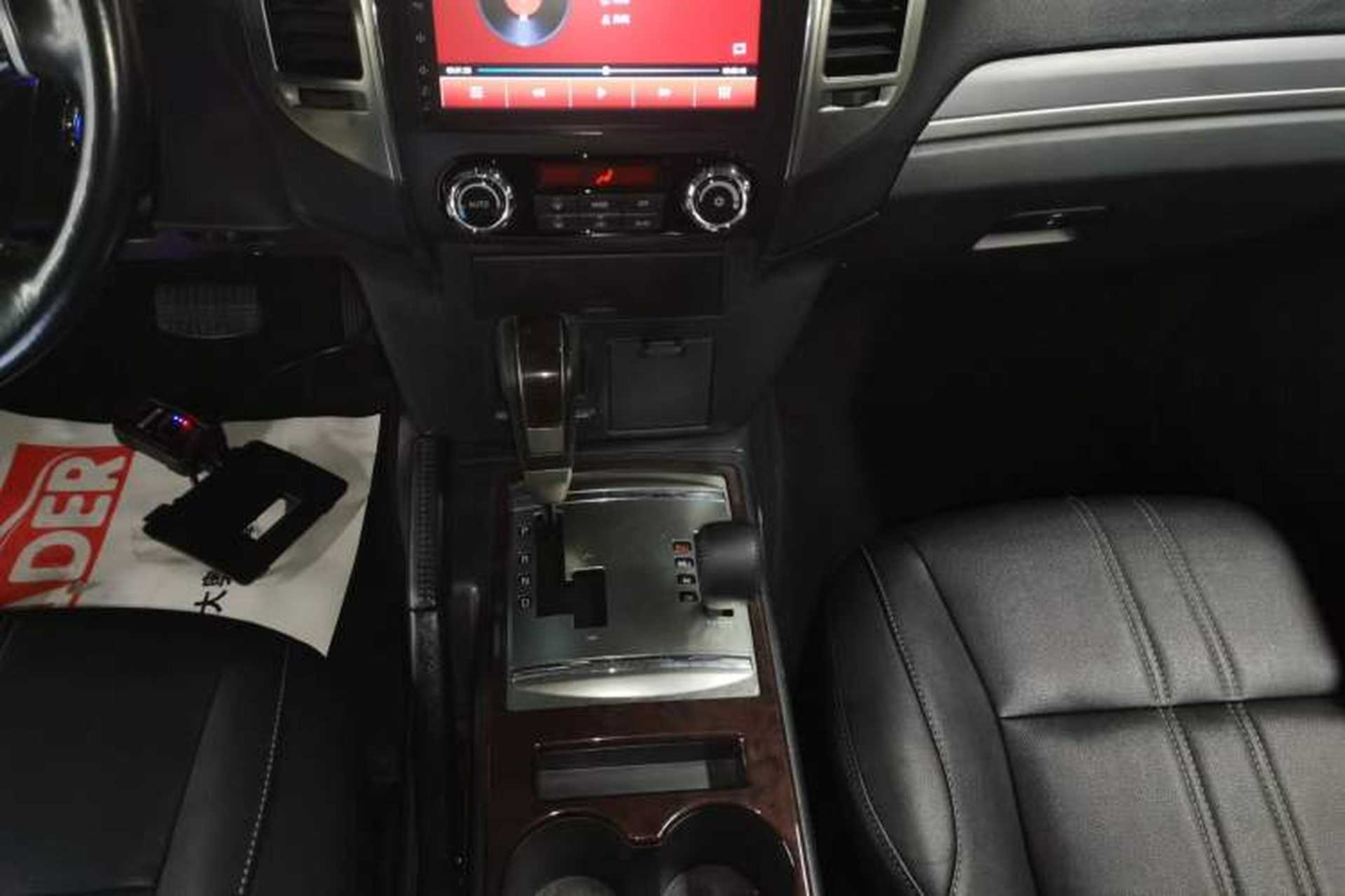 Used Mitsubishi Pajero 2018 3.0L Automatic Standard Edition Gear Lever