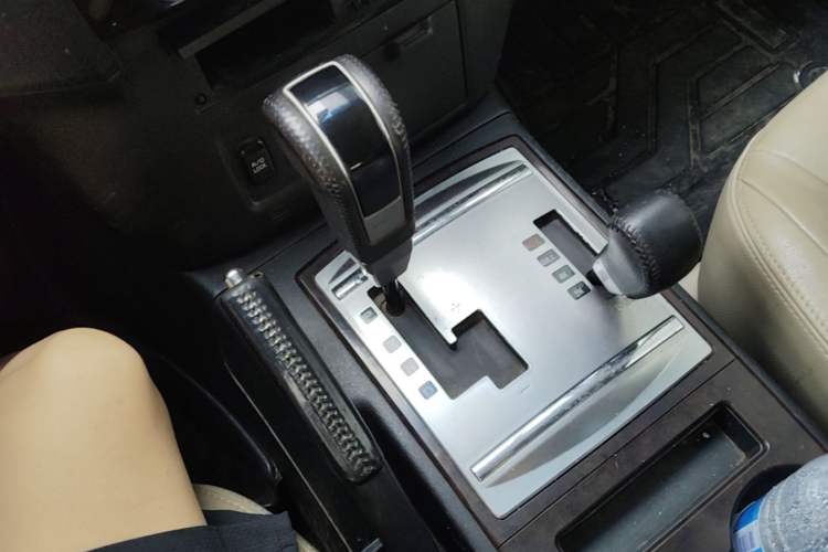 Used Mitsubishi Pajero 2018 V97 3.8L 5-Door GLS Sunroof – Middle East Gear Lever