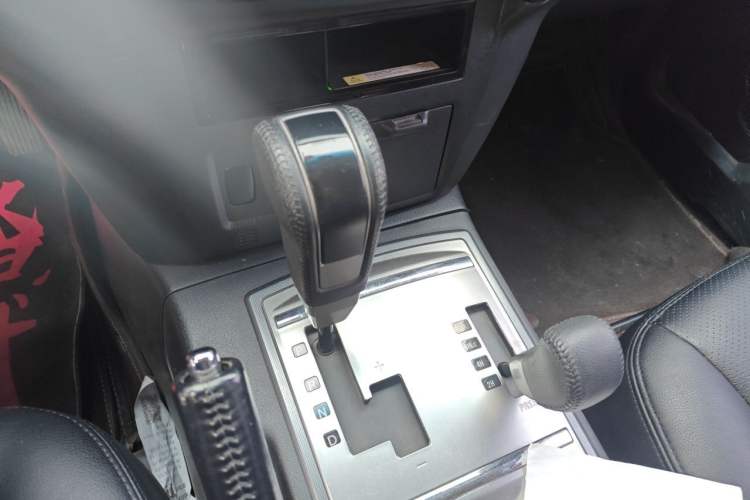 Used Mitsubishi Pajero 2018 3.0L Automatic Standard Edition Gear Lever