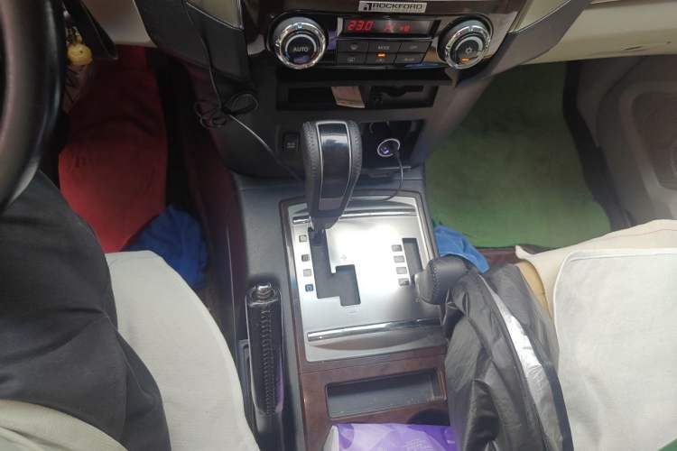 Used Mitsubishi Pajero  Gear Lever
