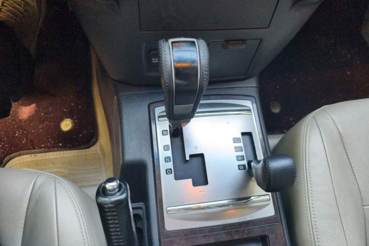 Used Mitsubishi Pajero 2018 V97 3.8L 5-Door GLS Sunroof Single-Difference Model – Middle East Gear Lever