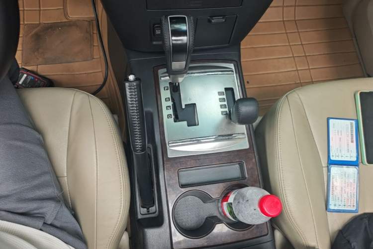 Used Mitsubishi Pajero 2018 V97 3.8L 5-Door GLS Sunroof – Middle East Gear Lever