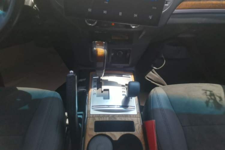 Used Mitsubishi Pajero 2018 3.0L Automatic Standard Edition Gear Lever