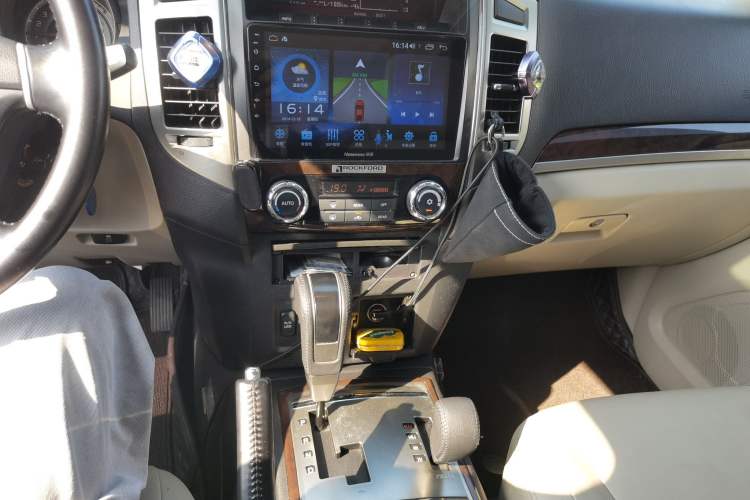 Used Mitsubishi Pajero  Gear Lever