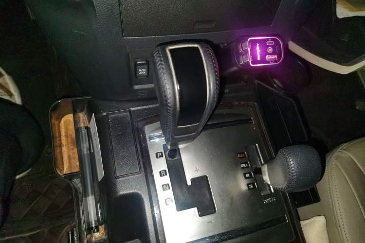 Used Mitsubishi Pajero 2018 V97 3.8L 5-Door GLS Sunroof Single-Difference Model – Middle East Gear Lever