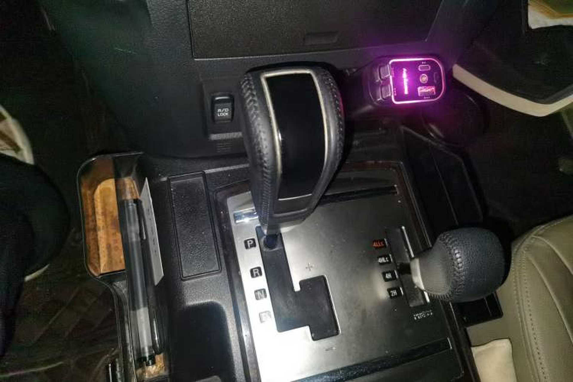 Used Mitsubishi Pajero 2018 V97 3.8L 5-Door GLS Sunroof Single-Difference Model – Middle East Gear Lever