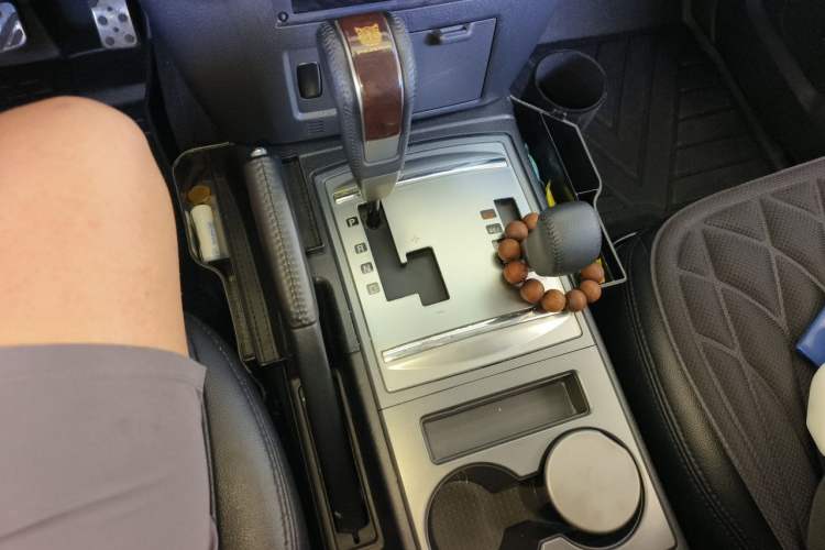 Used Mitsubishi Pajero 2018 3.0L Automatic Standard Edition Gear Lever