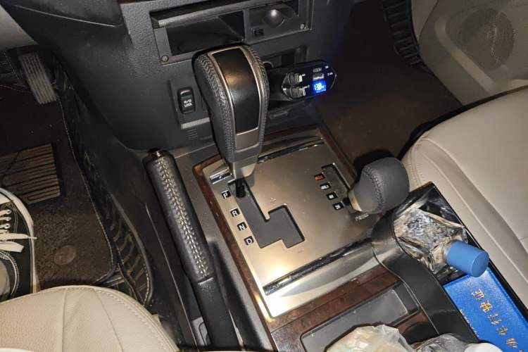 Used Mitsubishi Pajero 2018 V97 3.8L 5-Door GLS Sunroof Dual Differential – Middle East Gear Lever