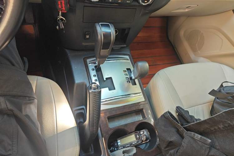 Used Mitsubishi Pajero 2018 V97 3.8L 5-Door GLS Sunroof – Middle East Gear Lever