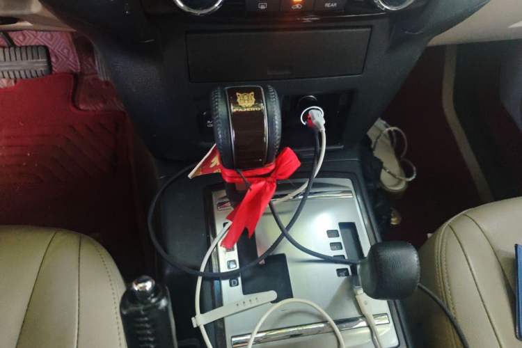 Used Mitsubishi Pajero  Gear Lever