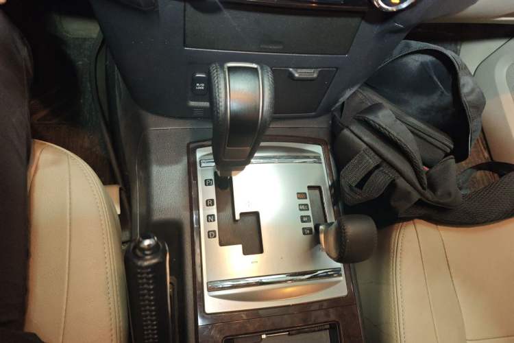 Used Mitsubishi Pajero  Gear Lever
