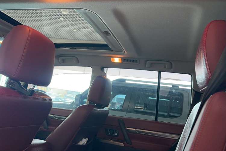 Used Mitsubishi Pajero 2018 3.0L Automatic Standard Edition Headliner