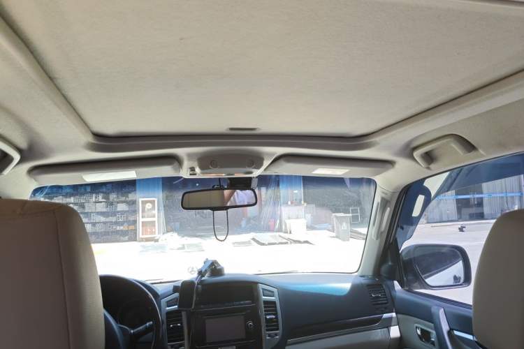 Used Mitsubishi Pajero  Headliner