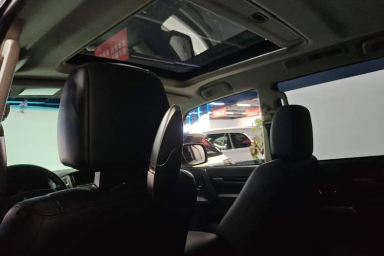 Used Mitsubishi Pajero 2018 V97 3.8L 5-Door GLS Sunroof – U.S. Specification Headliner