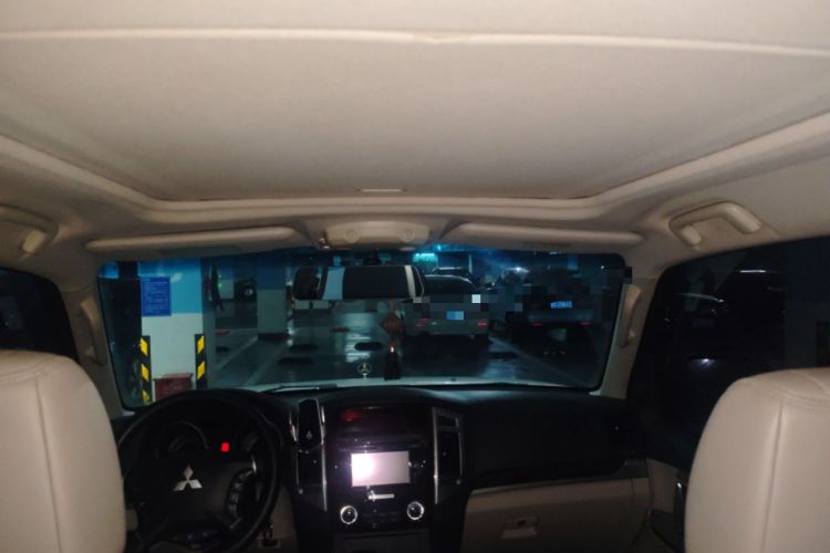 Used Mitsubishi Pajero 2018 V97 3.8L 5-Door GLS Sunroof Single-Difference Model – Middle East Headliner