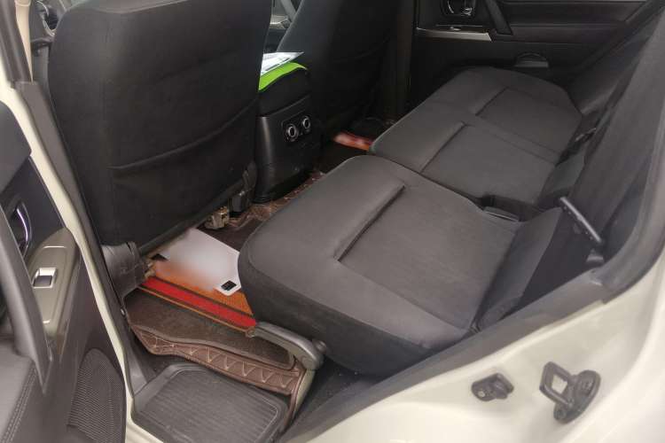 Used Mitsubishi Pajero 2018 3.0L Automatic Standard Edition Interior 1