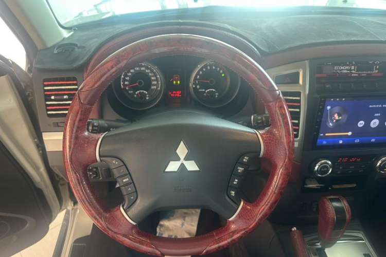 Used Mitsubishi Pajero 2018 3.0L Automatic Standard Edition Interior 1