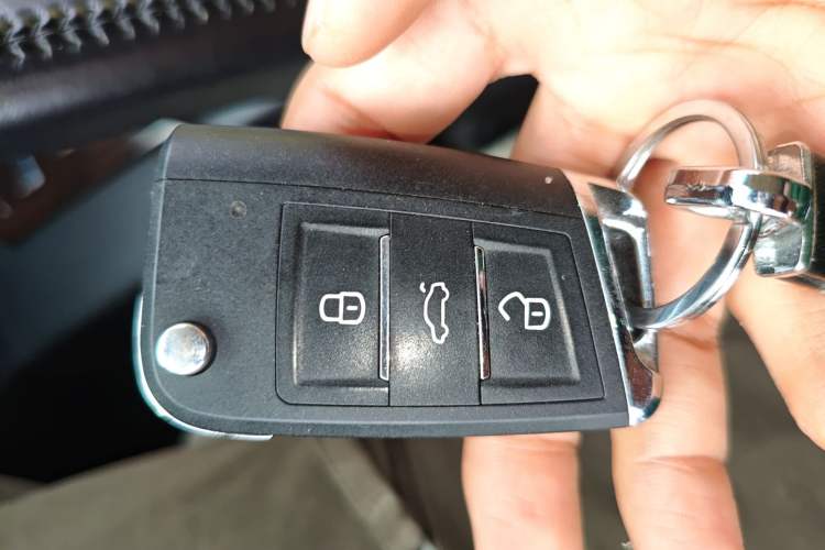 Used Mitsubishi Pajero 2018 V97 3.8L 5-Door GLS Sunroof – Middle East Interior 1