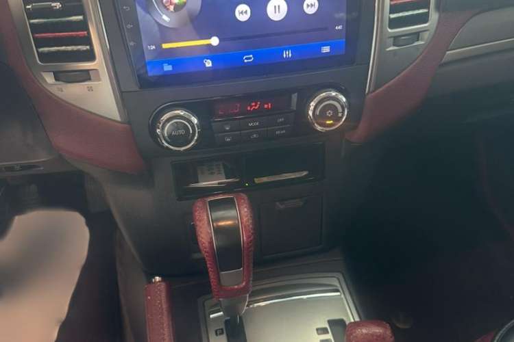 Used Mitsubishi Pajero 2018 3.0L Automatic Standard Edition Interior 2