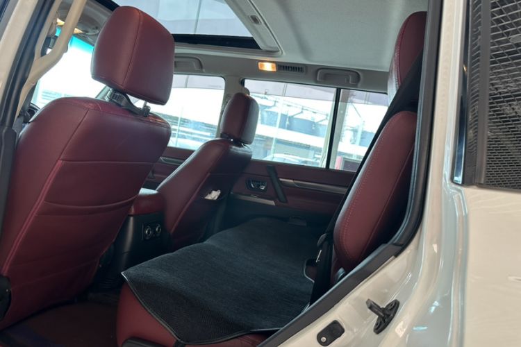 Used Mitsubishi Pajero 2018 3.0L Automatic Standard Edition Interior 3