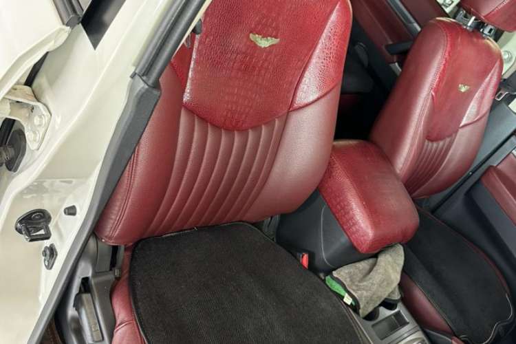 Used Mitsubishi Pajero 2018 3.0L Automatic Standard Edition Interior 6