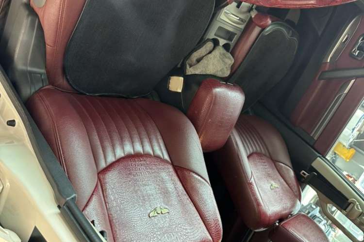 Used Mitsubishi Pajero 2018 3.0L Automatic Standard Edition Interior 7