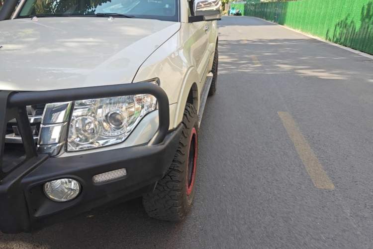 Used Mitsubishi Pajero 2018 V97 3.8L 5-Door GLS Sunroof – Middle East Left Front Headlight