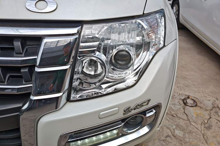 Used Mitsubishi Pajero 2018 V97 3.8L 5-Door GLS Sunroof – Middle East Left Front Headlight