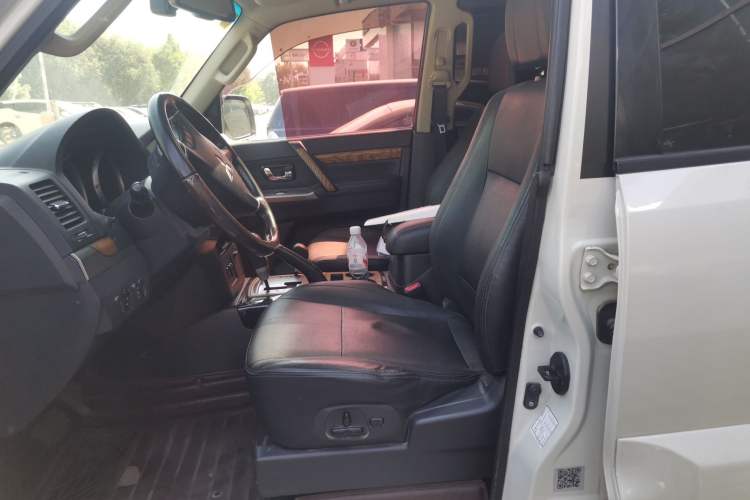 Used Mitsubishi Pajero 2018 3.0L Automatic Prestige Edition Left Front Seat