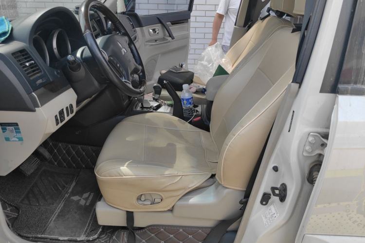 Used Mitsubishi Pajero  Left Front Seat