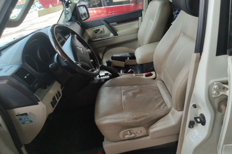 Used Mitsubishi Pajero 2018 V97 3.8L 5-Door GLS Sunroof – Middle East Left Front Seat