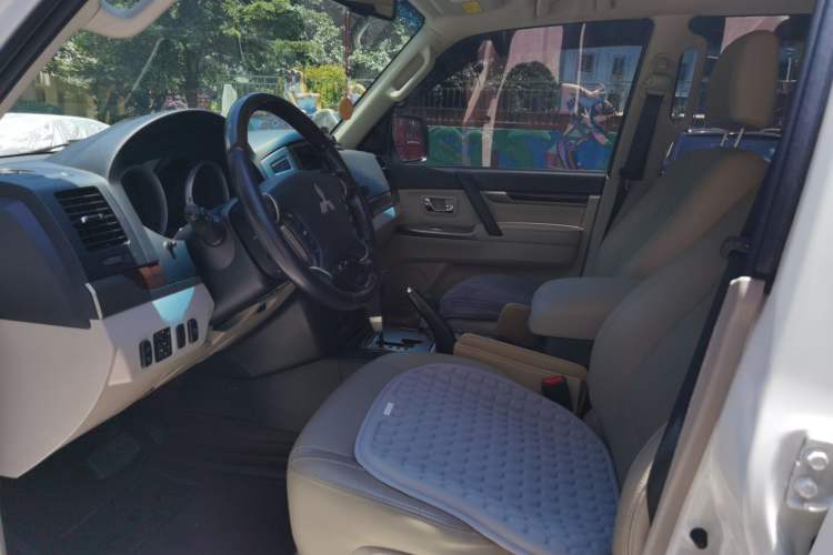 Used Mitsubishi Pajero  Left Front Seat